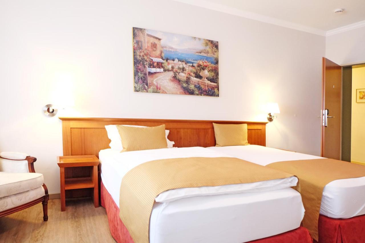 Hotel Mennicken Wurselen Bagian luar foto