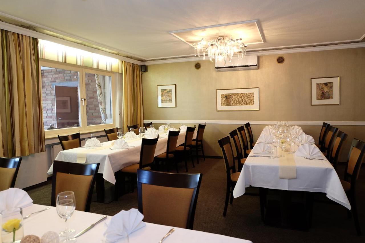 Hotel Mennicken Wurselen Bagian luar foto