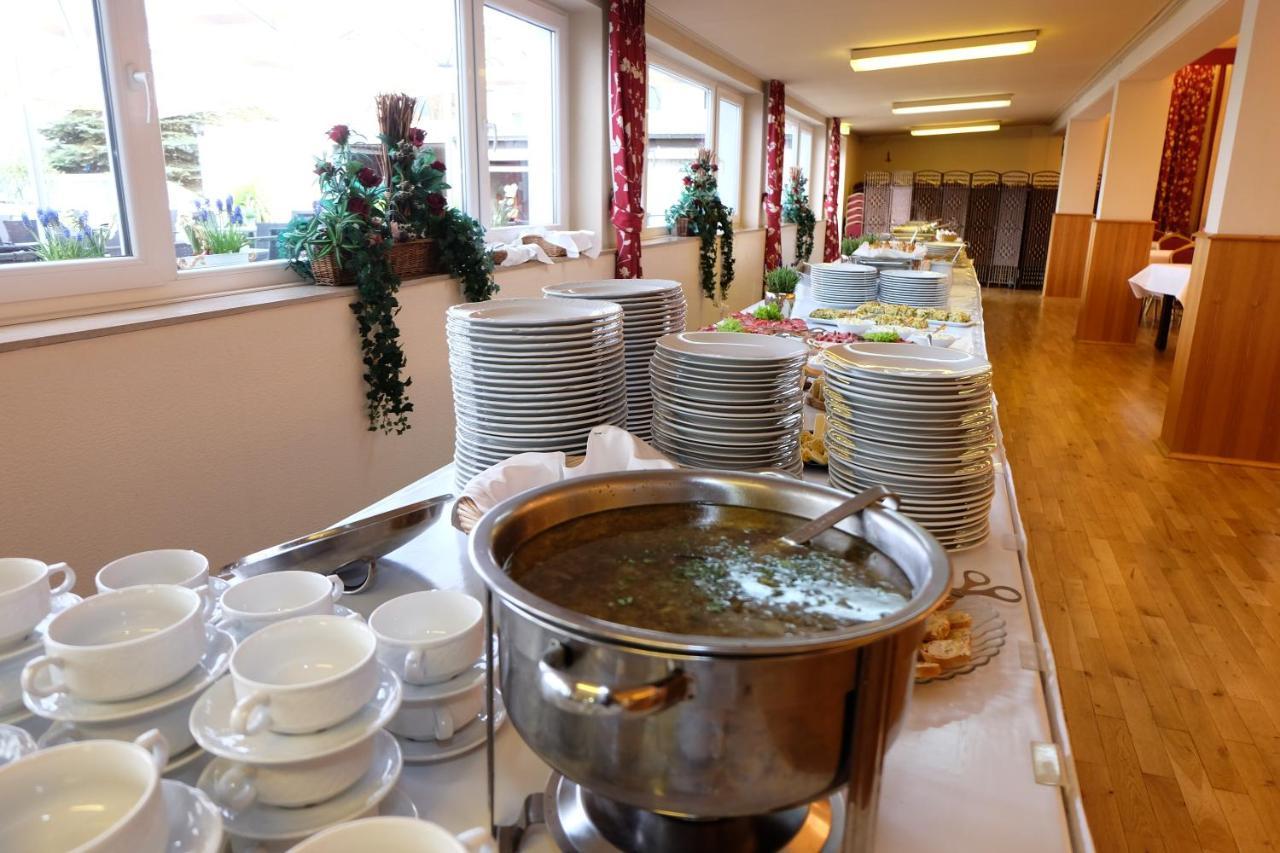 Hotel Mennicken Wurselen Bagian luar foto
