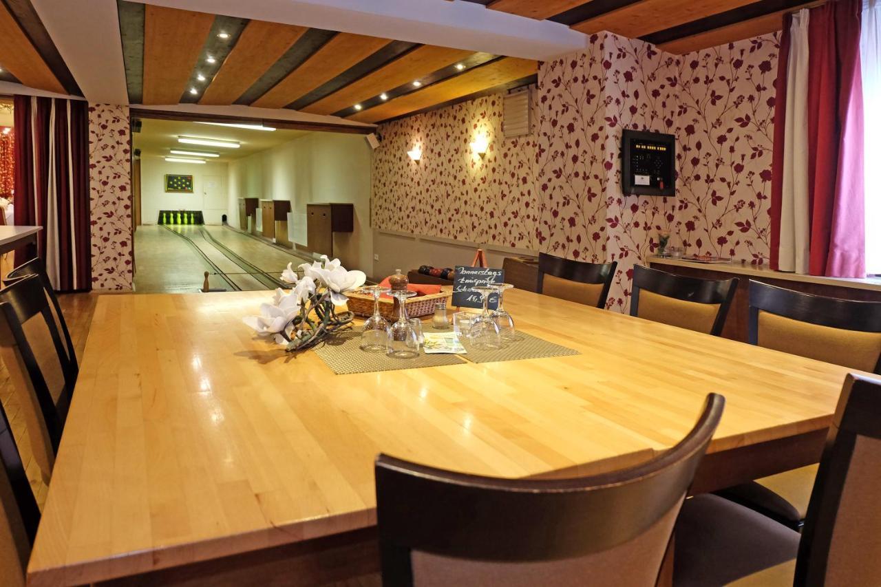 Hotel Mennicken Wurselen Bagian luar foto
