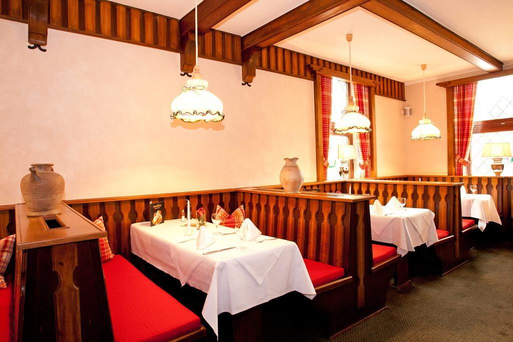 Hotel Mennicken Wurselen Bagian luar foto