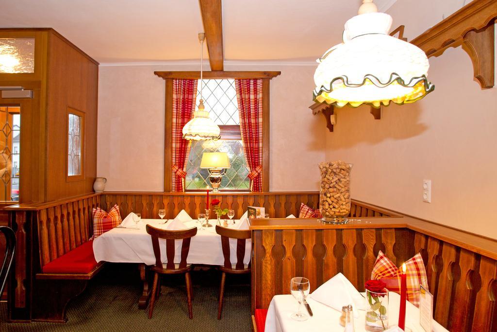 Hotel Mennicken Wurselen Bagian luar foto